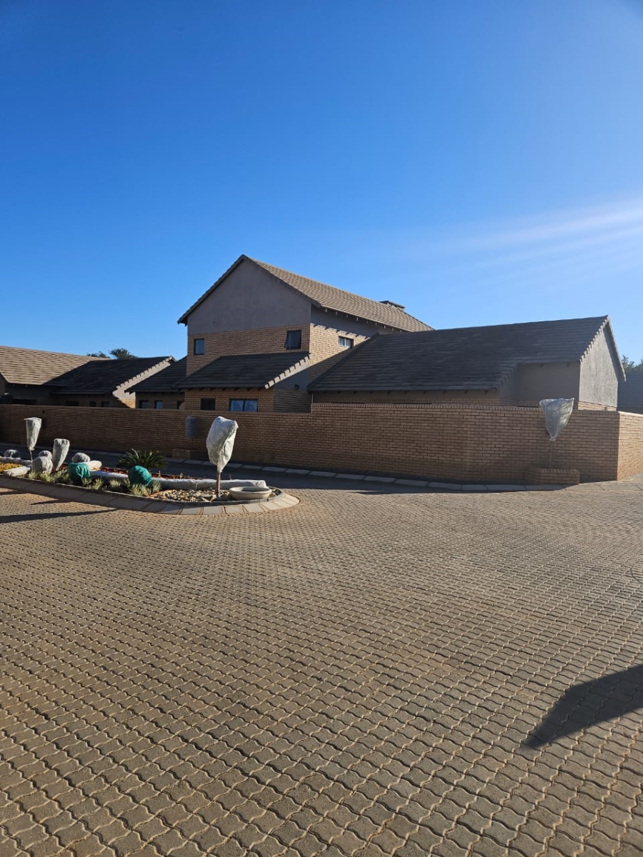 5 Bedroom Property for Sale in Wilkoppies North West